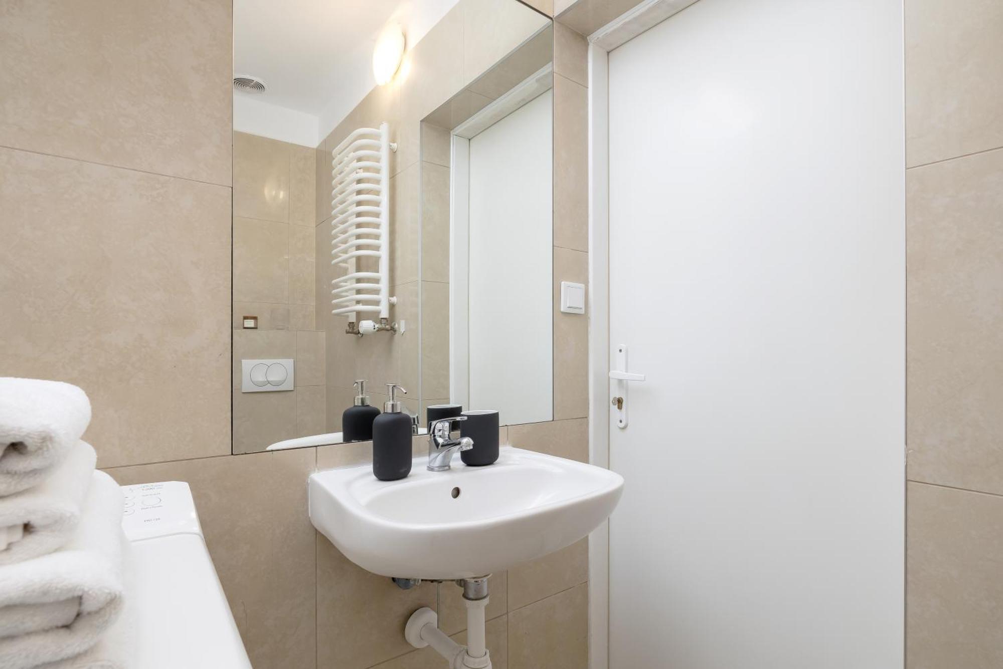 Studio Apartment With Ac - Dluga 65 Krasków Eksteriør bilde